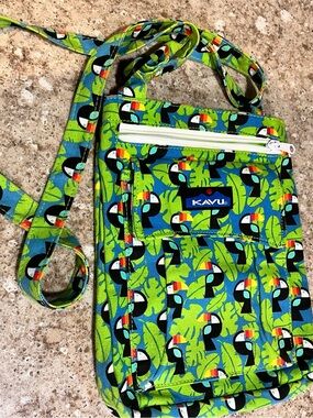 KAVU Green Toucan Crossbody Bag